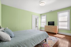 3 bedrooms, desk, free WiFi, bed sheets - Seaside - Traditional duplex in historic downtown! (Cape Charles)