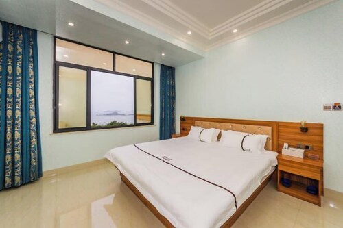 Weizhou Island Rainbow Hotel