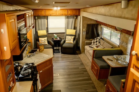 Interior. Cozy RV with fire pit on 7 acres in Winder ONLY 20 minutes from the UGA stadium