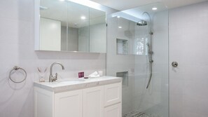 Shower, hair dryer, towels - Dazzling Diamond, Point Piper Isyd (Point Piper)