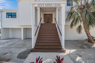 New Luxury Getaway on Anna Maria Island