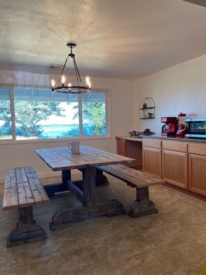 Dining - Lakefront Ranch with Hot Tub and WiFi in Crescent City (Crescent City)