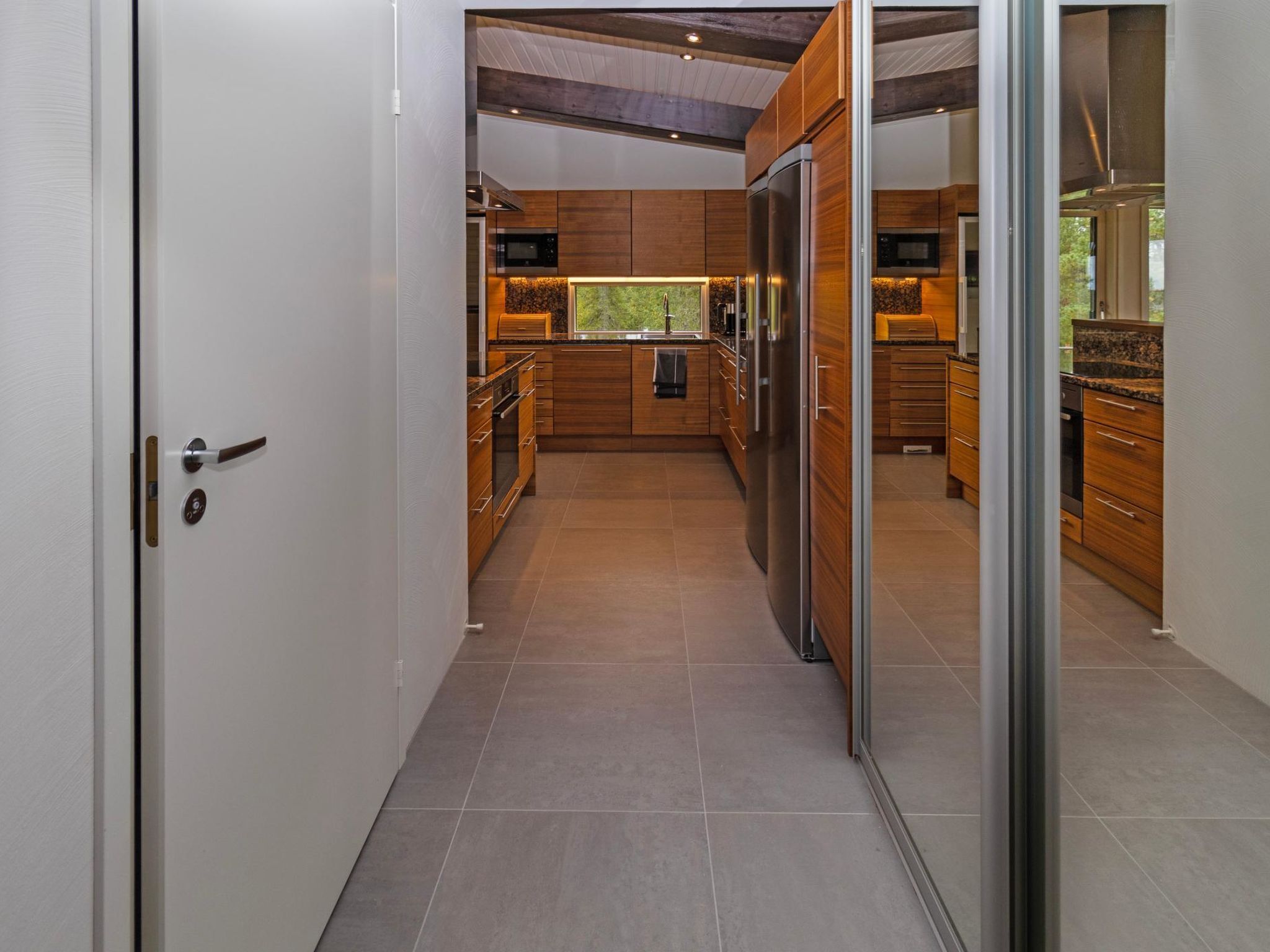 Fridge, microwave, dishwasher, cookware/dishes/utensils