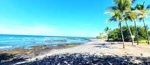 Chaises longues, serviettes de plage