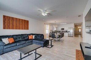 Exterior - 5/3 Pool Home Located in Sunset Ridge Community! (Davenport)