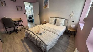1 chambre, fer et planche à repasser, Wi-Fi, draps fournis