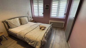 1 bedroom, iron/ironing board, travel cot, WiFi - Le Bleuet, entre les places (Arras)