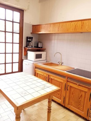 Réfrigérateur, micro-ondes, four, lave-vaisselle