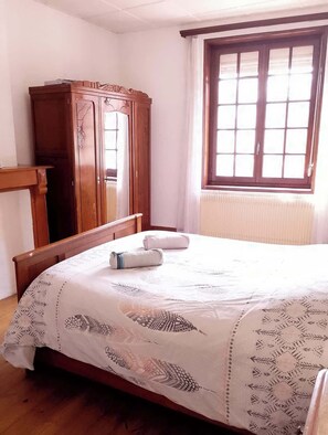 Ferros/tábuas de passar roupa, Wi-Fi, roupa de cama