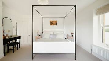 Rumah, patio, pemandangan kebun | 5 kamar tidur, setrika/meja setrika, dan Wi-Fi gratis