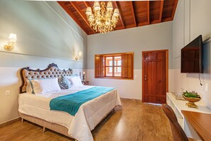 Deluxe-Doppelzimmer, 1 Queen-Bett | Hochwertige Bettwaren, Minibar, individuell dekoriert