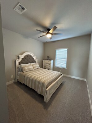 4 bedrooms, free WiFi, bed sheets