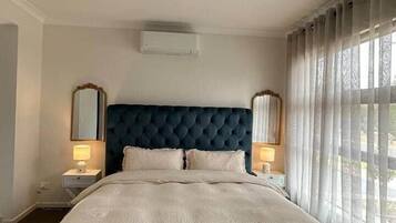 3 slaapkamers, een kluis op de kamer, een strijkplank/strijkijzer, wifi