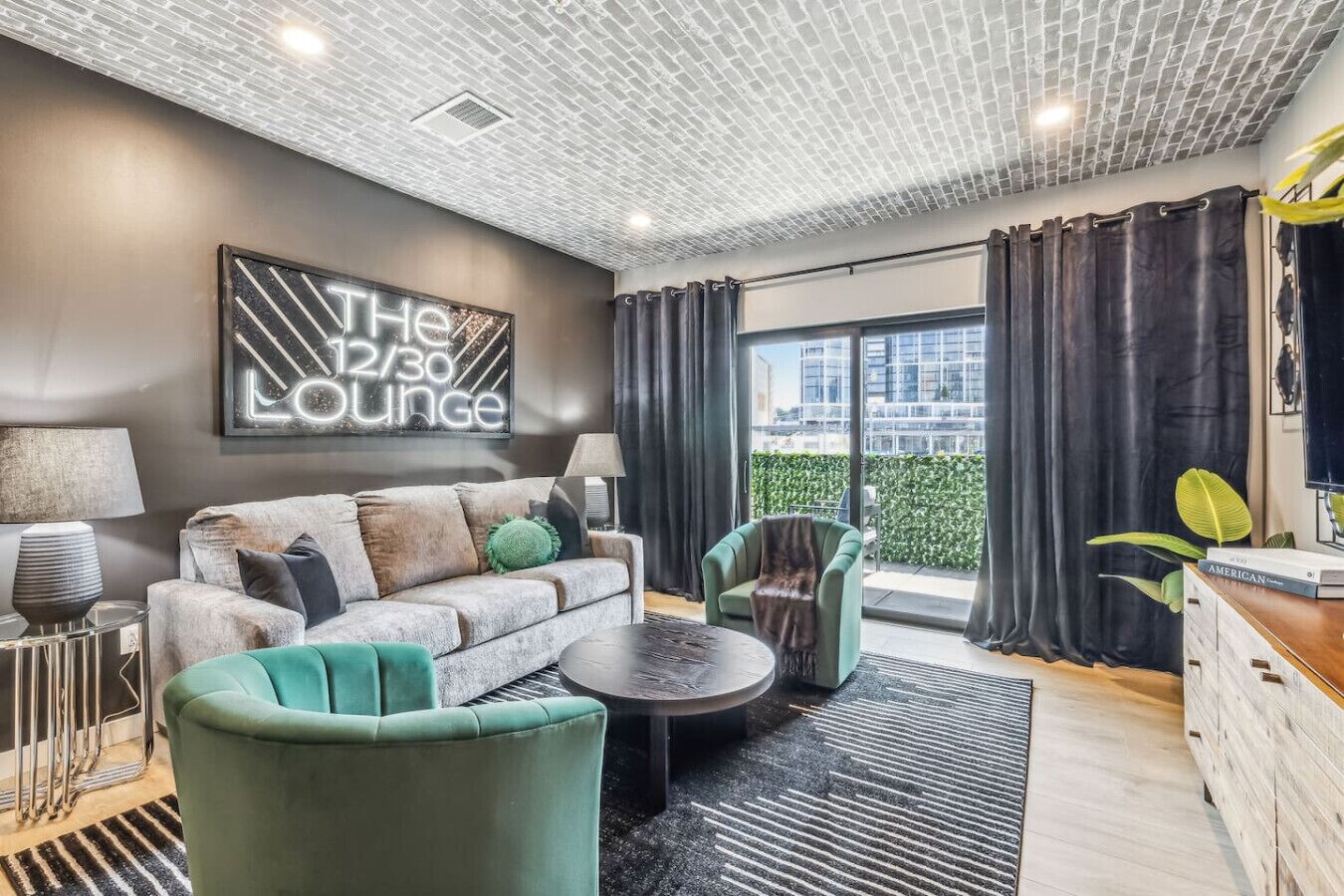 Smart TV, ping pong, books