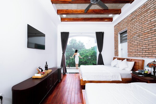 Family Double Room, Balcony | Memory foam beds, desk, laptop workspace, soundproofing