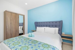 2 bedrooms, iron/ironing board, WiFi