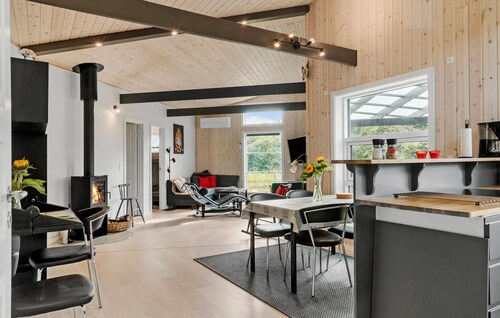 Cozy home in Bogø By with WiFi