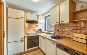 Fridge, stovetop, dishwasher, coffee/tea maker