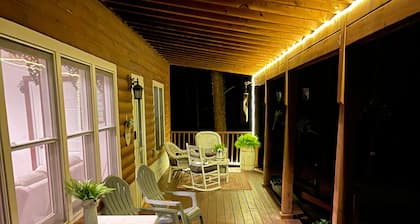 Serene Log Cabin Haven: Experience Rustic Charm in Cary- families welcome!