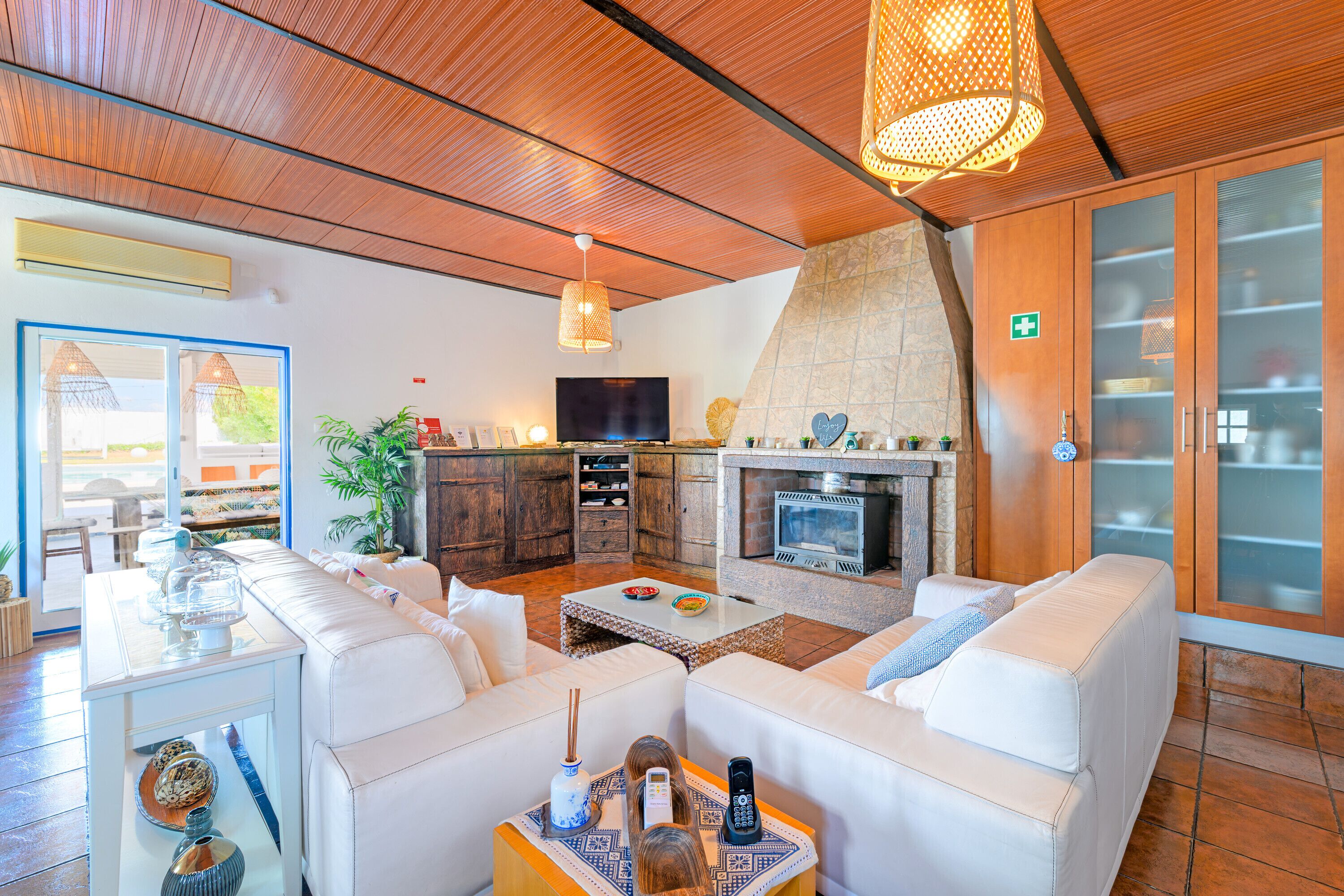 电视、壁炉、乒乓球