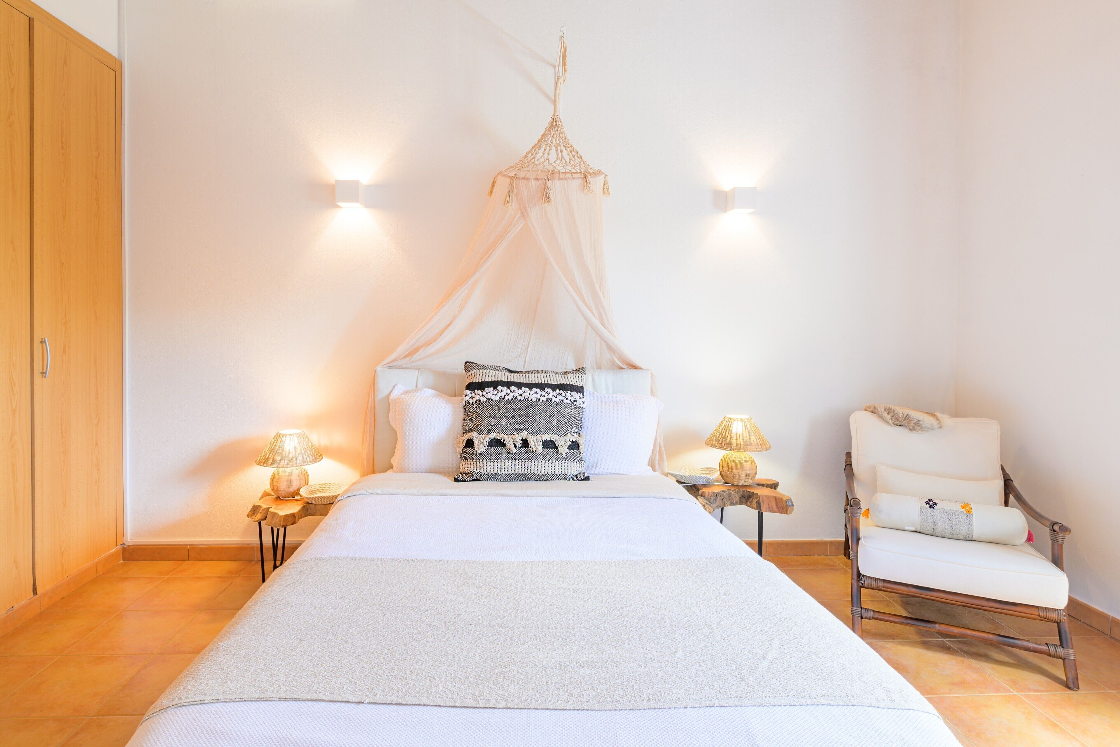 3 bedrooms, free WiFi, bed sheets, wheelchair access