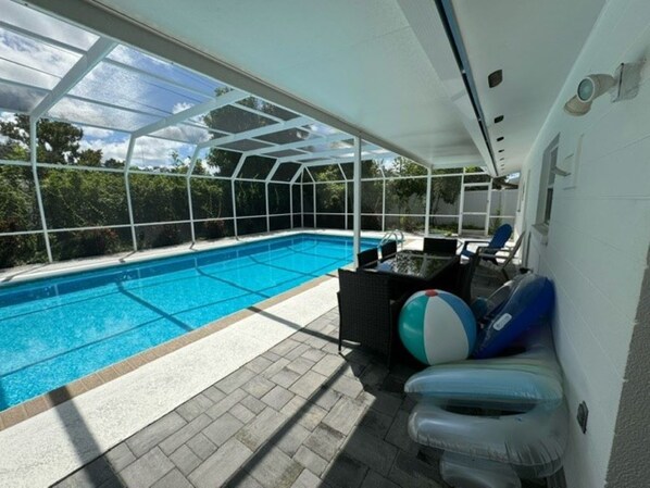 Pool - 3-bedroom house in fabulous Bradenton with AC, WiFi, Youtube TV, pool and more.. (Bradenton)