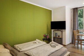 1 dormitorio, tabla de planchar con plancha, wifi gratis y ropa de cama