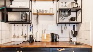 Réfrigérateur, micro-ondes, plaque de cuisson, lave-vaisselle