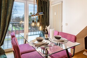 Dining - Chic Apartment Near University Hospital with Wi-Fi – Central & Modern (Freiburg im Breisgau)