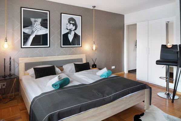 1 soverom, strykejern/-brett, wi-fi (inkludert) og sengetøy