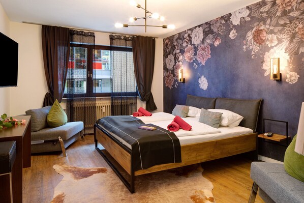 1 bedroom, desk, free WiFi, bed sheets