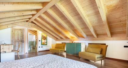 Habitación triple 'Camera Tripla' con vistas a las montañas, jardín compartido y balcón