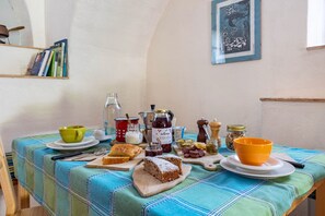 Dining - 'Camera Tripla' Room with Mountain View, Shared Garden and Balcony (Ala)