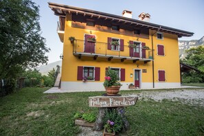 Exterior - 'Camera Tripla' Room with Mountain View, Shared Garden and Balcony (Ala)