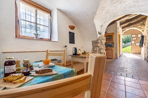 Chambre 'Camera Tripla' avec vue sur les montagnes, jardin commun et balcon