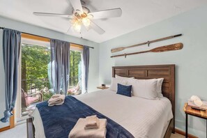 3 bedrooms, desk, WiFi, bed sheets