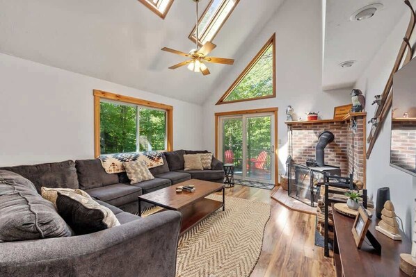 TV, fireplace, offices