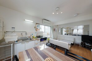 402, 6-person Accomodation, Non Smoking | Private kitchen | Fridge, microwave, stovetop, electric kettle - Grace Heiwajima (Tokyo)