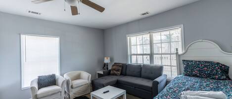 2 quartos, escrivaninha, ferros/tábuas de passar roupa