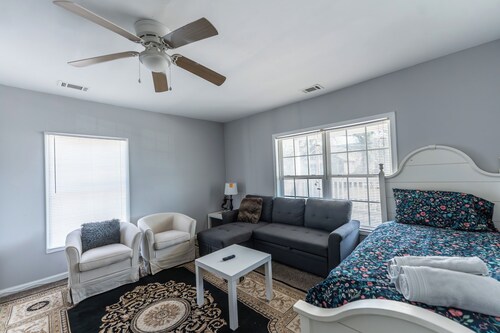 Charming 2-bedroom apartment in fabulous Atlanta with AC, WiFi