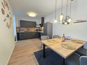 Dining - Vacation apartment Meeresrauschen on the first floor with garden, sauna and pet (Norden)