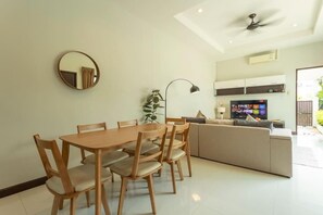 Flat-screen TV - 2Beds pool night market  Soi Namjai v122 (Rawai)