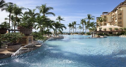 Villa La Estancia- Spacious Luxury 3-bedroom Villa with AC, WiFi, Gym, & Spa