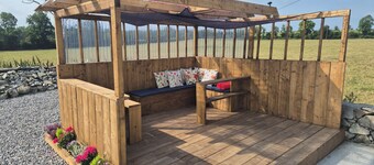 Tranquil Carney Commons Cottage - Sleeps 10