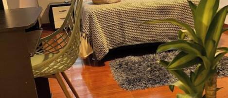 1 bedroom, bed sheets
