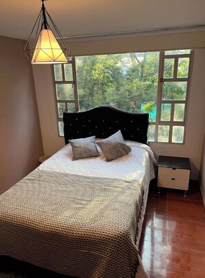 1 habitación y ropa de cama 