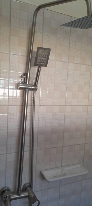Douche, serviettes fournies