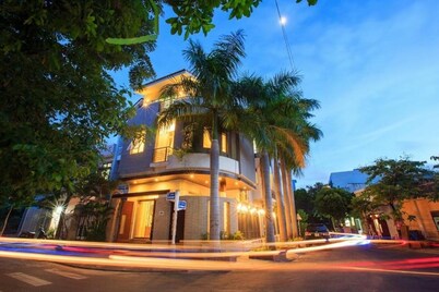 Kim’s House Entire Villa 6-BR Near My Khe Beach