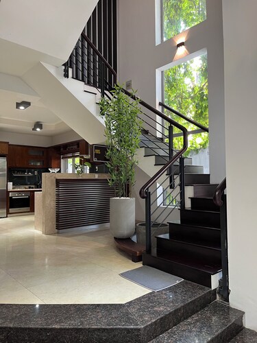 Kim’s House  Entire Villa 6-BR Near My Khe Beach