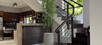 Kim’s House  Entire Villa 6-BR Near My Khe Beach